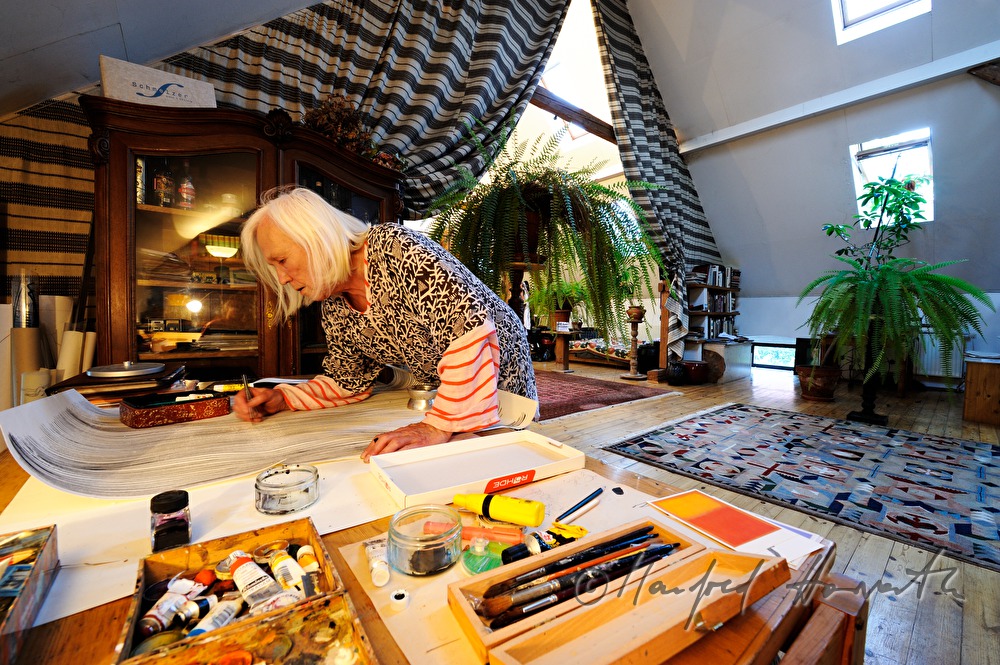 Textilküntlerin Vesna in ihrem Atelier