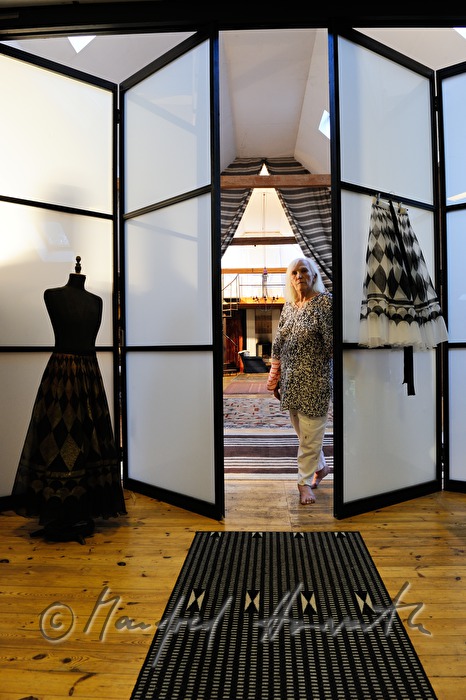 Textilküntlerin Vesna in ihrem Atelier