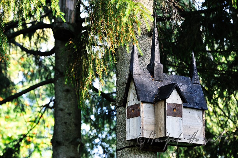 Vogelhaus im Garten der Kirche Kirkkoniemen kellotapuli