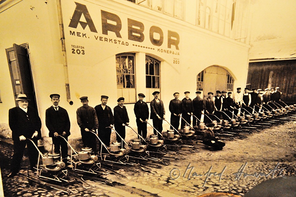 historisches Foto von Forstarbeitern im Forstmuseum Lusto
