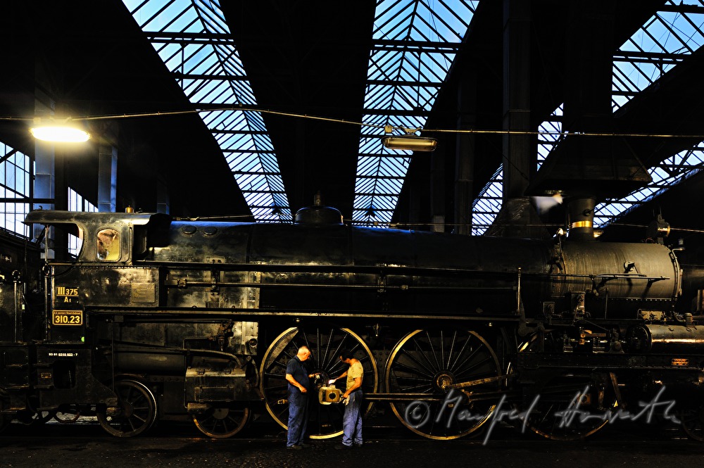 Dampflokomotive kkStB 310 im Heizhaus des Eisenbahnmuseum Strasshof