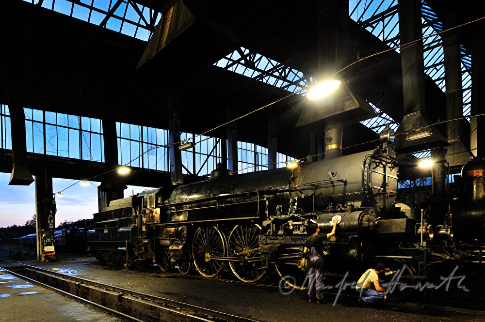 Dampflokomotive kkStB 310 im Heizhaus des Eisenbahnmuseum Strasshof