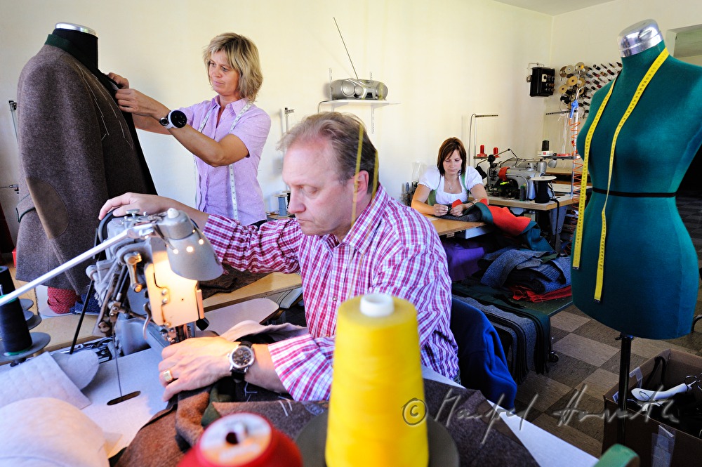 Schneider in der Lodenschneiderei Landl