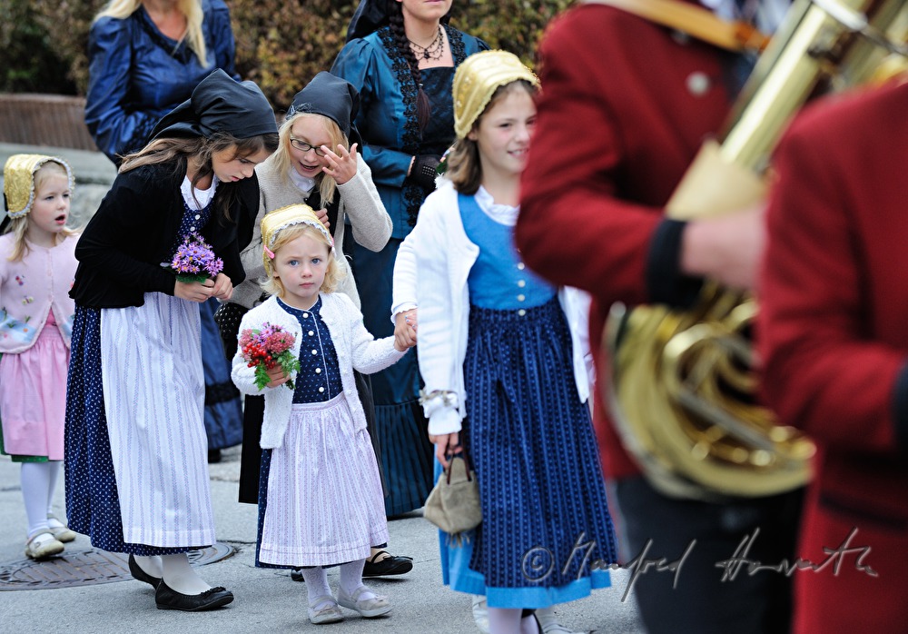 Prozession zur Kirche beim Erntedankfest