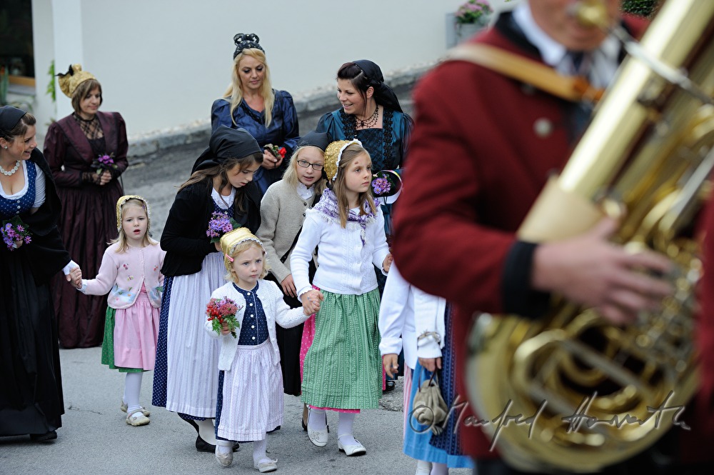 Prozession zur Kirche beim Erntedankfest