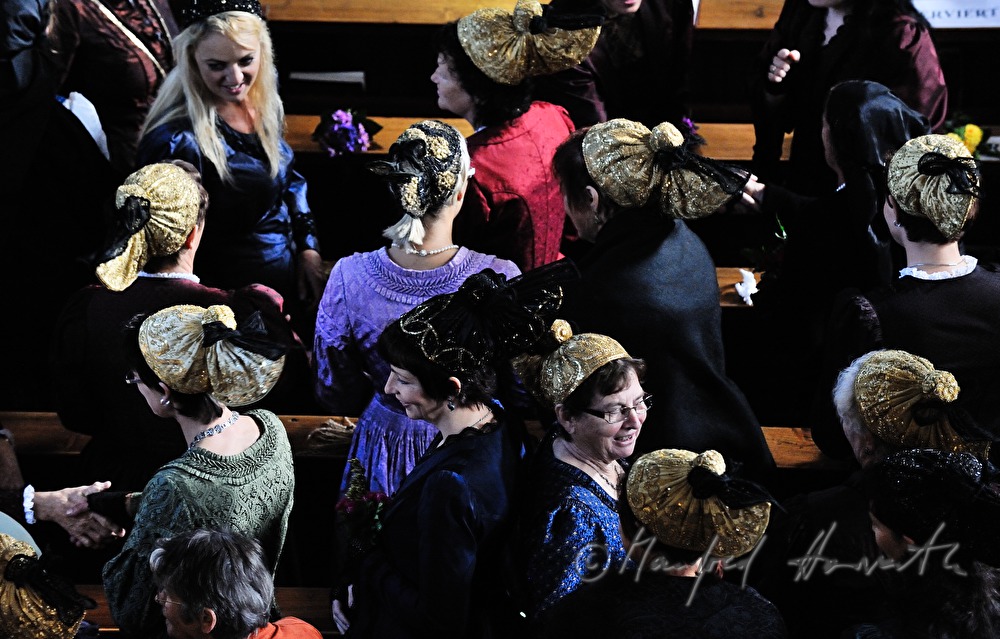 Frauen in der Kirche beim Erntedank-Gottesdienst