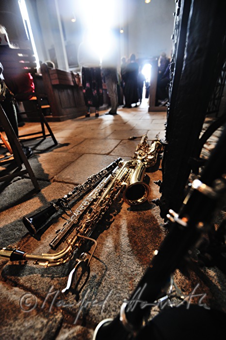 Musikinstrumente der Musiker in der Kirche