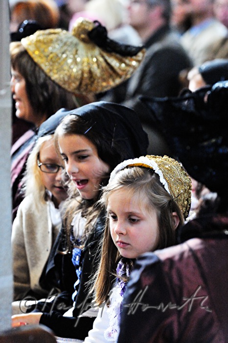 Mühlviertler Kinder in Tracht mit Goldhaube