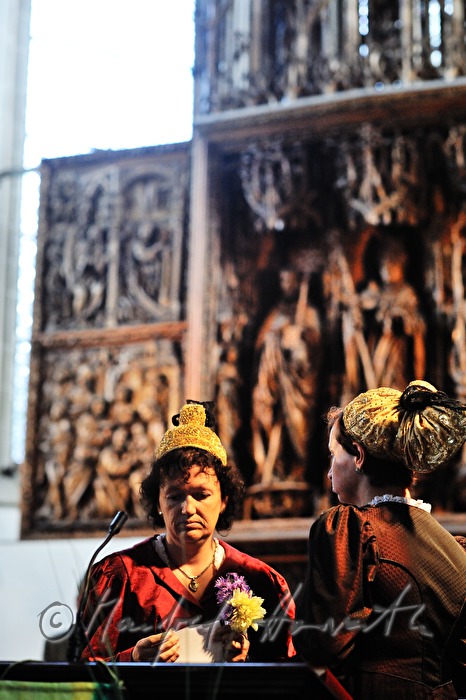 Frauen in der Kirche beim Erntedank-Gottesdienst