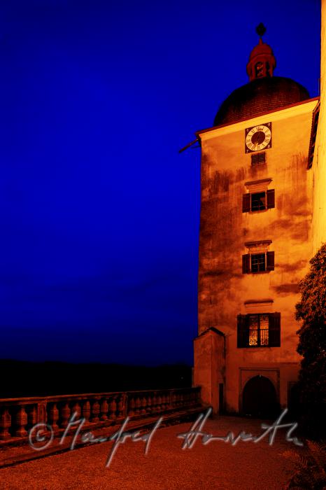 Innenhof und Burgmauer