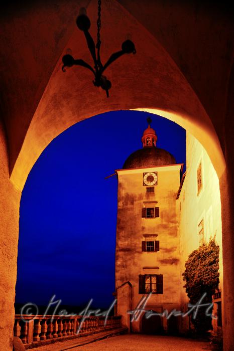 Innenhof und Burgmauer