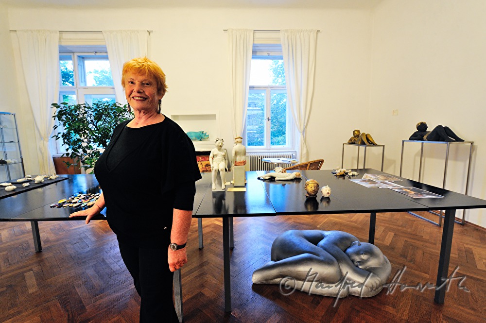 Keramikerin Gundi Dietz in ihrem Austellungsraum