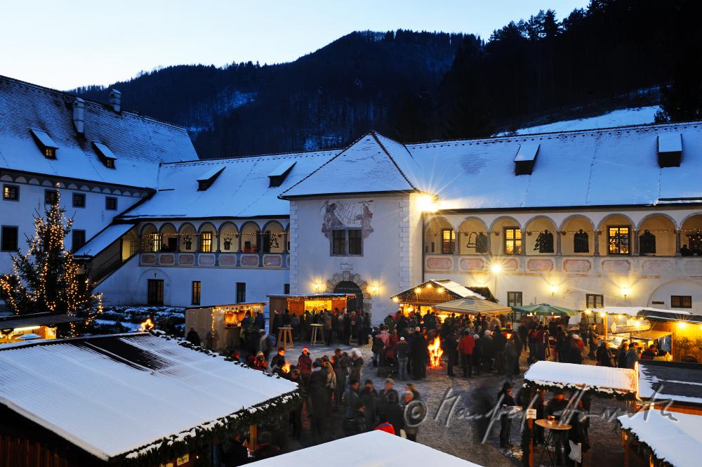 Weihnachtsmarkt im Innenhof