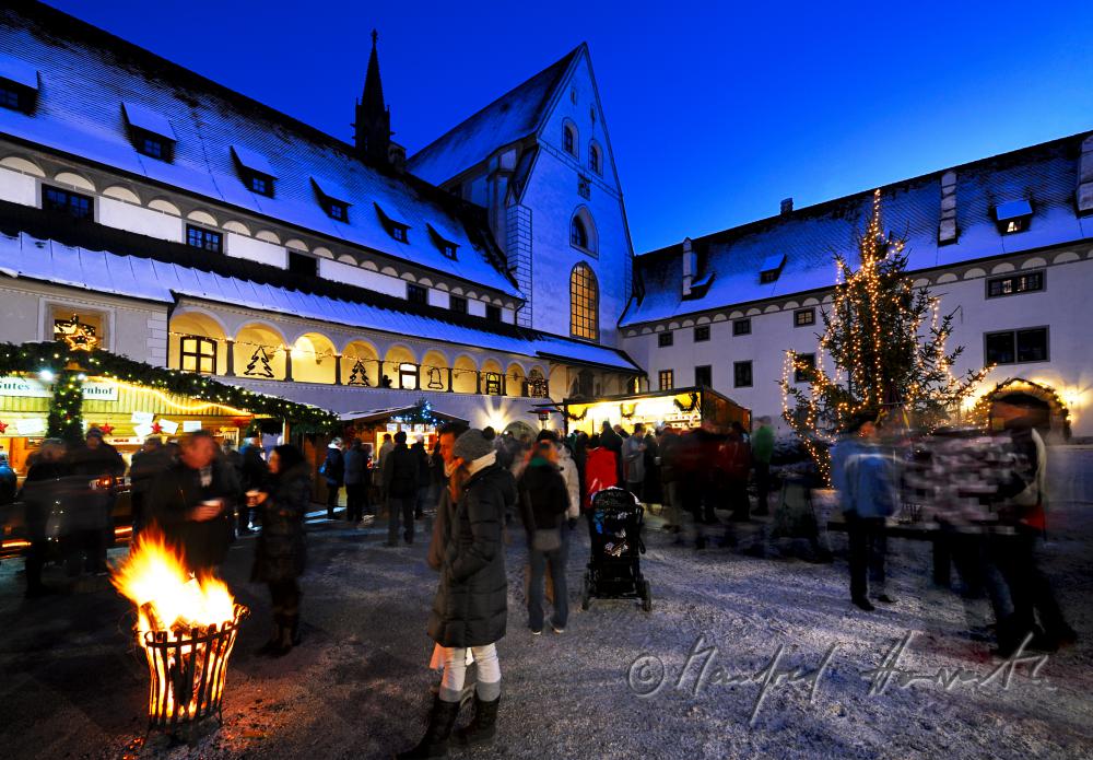 Weihnachtsmarkt im Innenhof