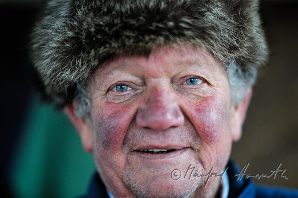Portrait eines Weinbauers in der Kellergasse