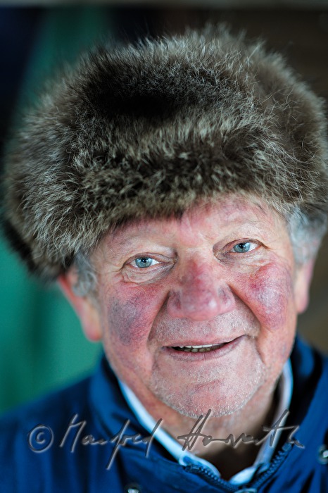 Portrait eines Weinbauers in der Kellergasse