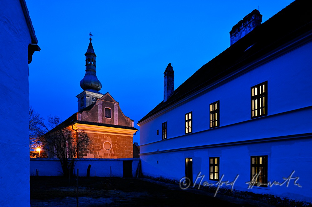 Pfarrhof (Sakralmuseum) und Kirche