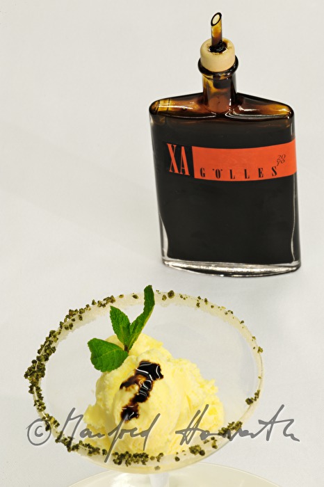 Vanilleeis mit 20-jährigen Gölles XA Balsamico
