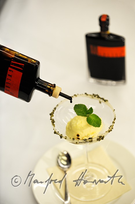 Vanilleeis mit 20-jährigen Gölles XA Balsamico