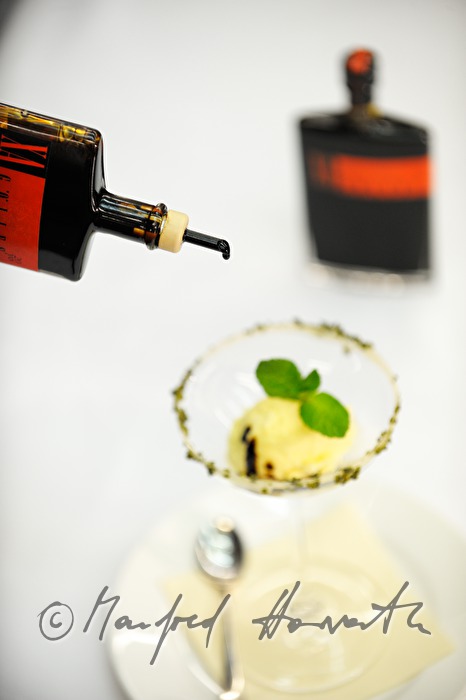 Vanilleeis mit 20-jährigen Gölles XA Balsamico