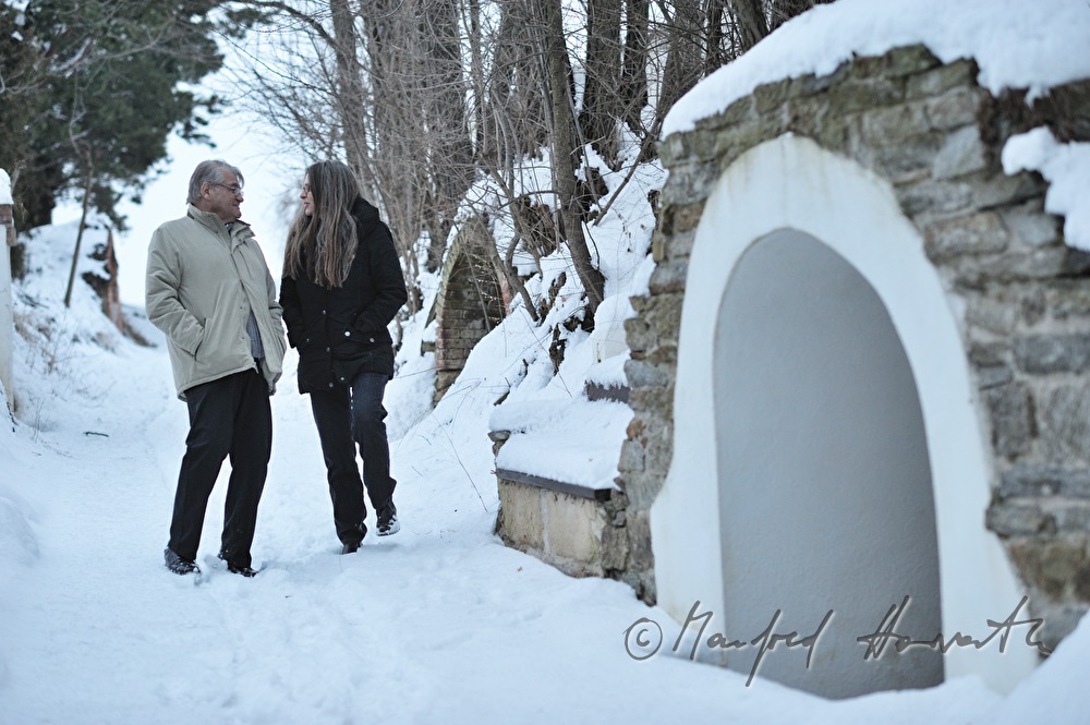 Peter Turrini und Silke Hassler spazieren durch Kellergasse