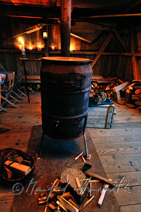 Kanonenofen im Wohnzimmer der Schiffmühle