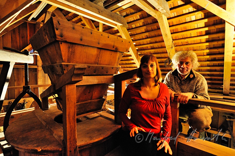 die Betreiber der Schiffmühle beim Mühlstein