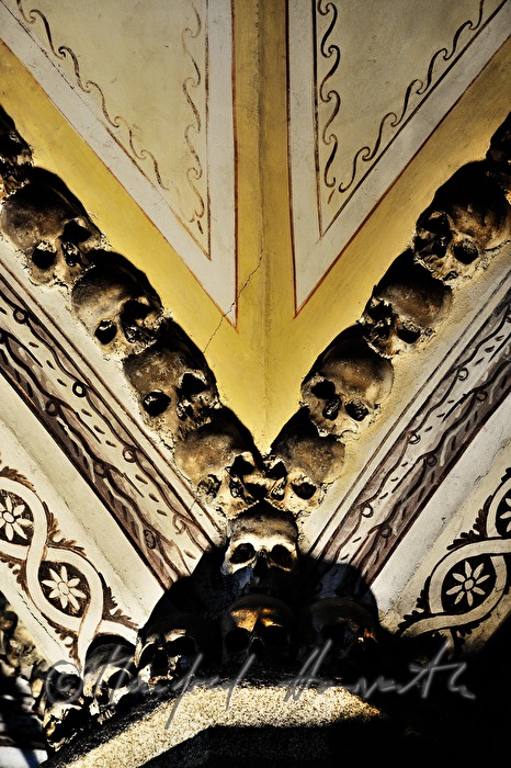 Kapelle der Knochen (Capela dos Ossos)