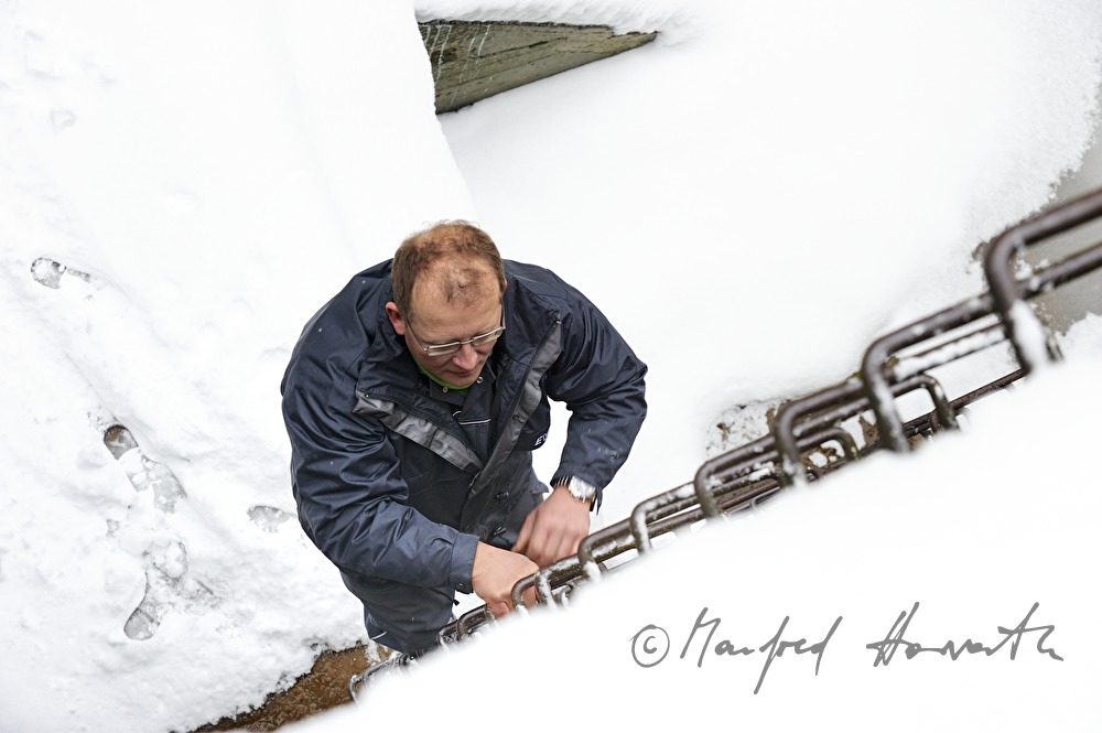 Winter-Inspektion der Schleuse des Kraftwerkes