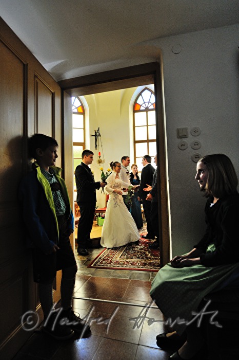 Ministranten in der Sakristei nach der Trauung