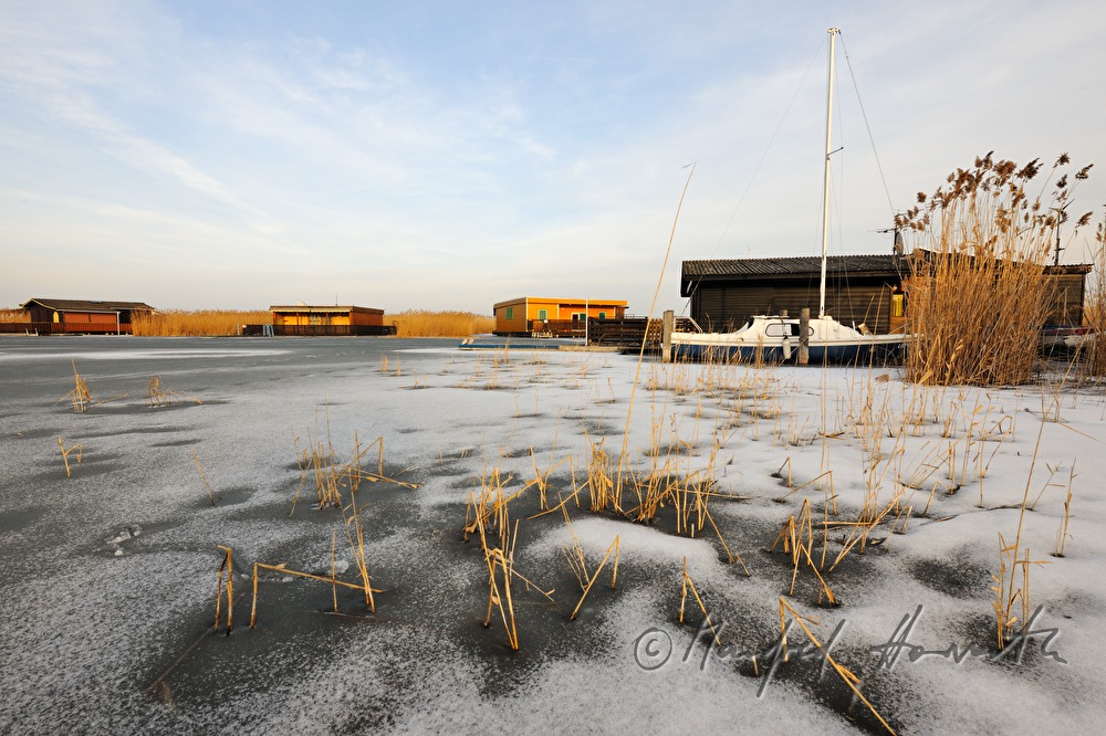 Ferienhaus und eingewintertes Boot