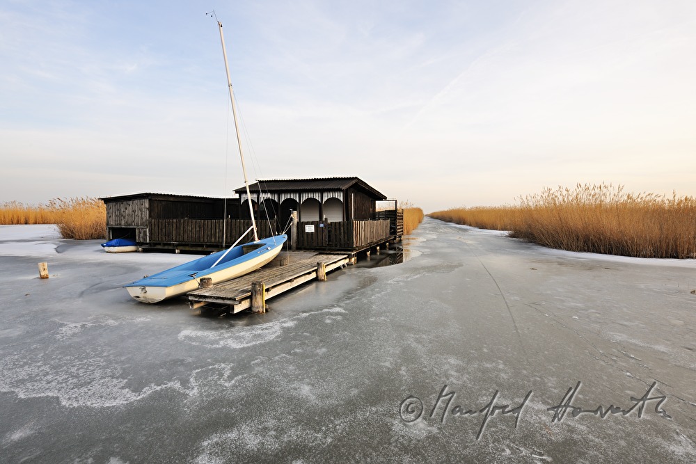 Ferienhaus und eingewintertes Boot