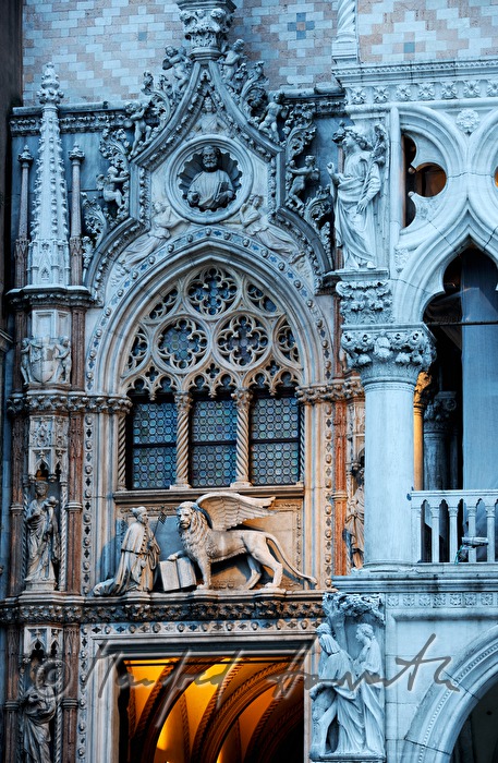 Porta della Carta zum Innenhof des Dogenpalastes