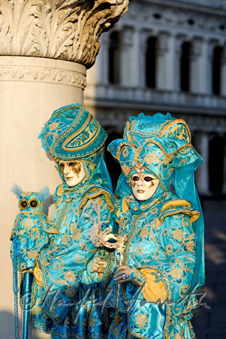 maskiertes Paar beim Karneval