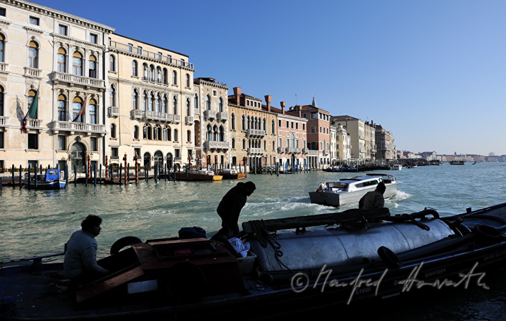 Motorboote auf dem Canale di San Marco
