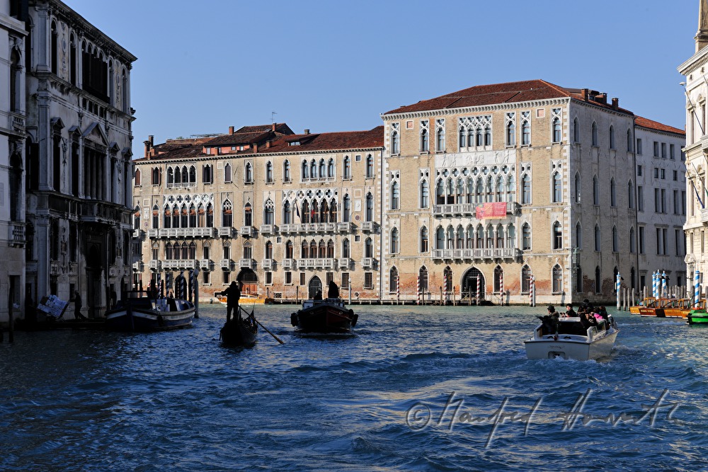 Gondoliere und Boote auf dem Canal Grande