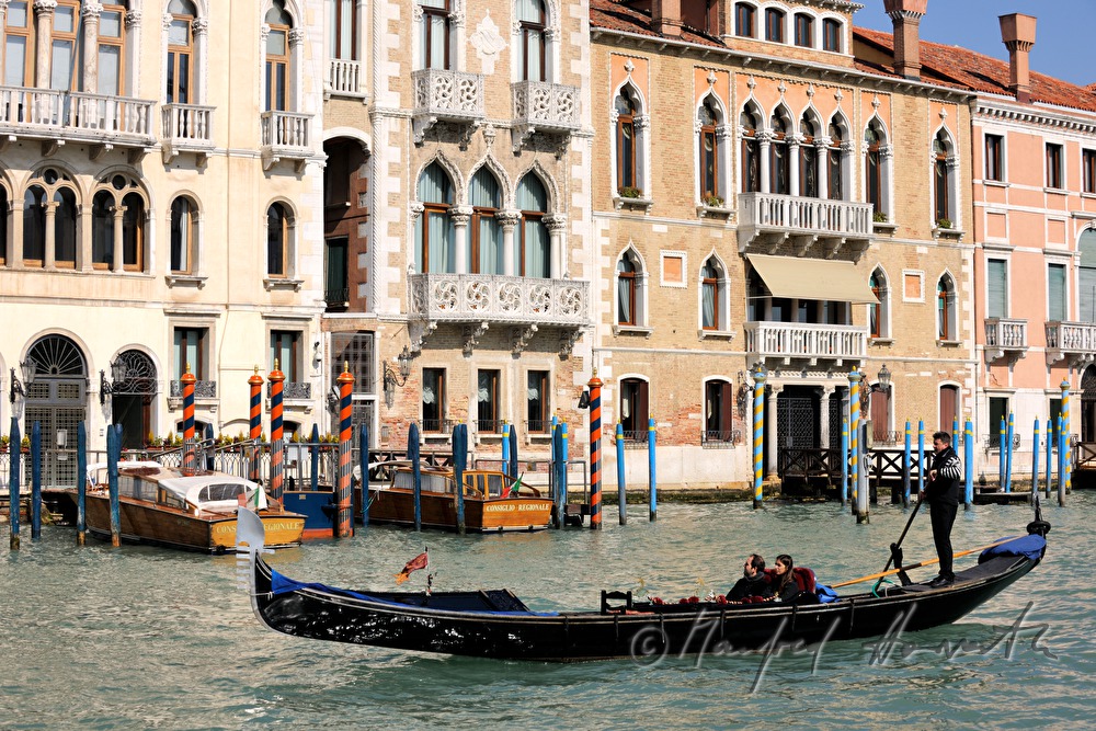 Gondel auf dem Canal Grande am Riva del Carbon