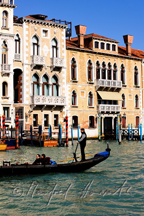 Gondel auf dem Canal Grande und Riva del Carbon