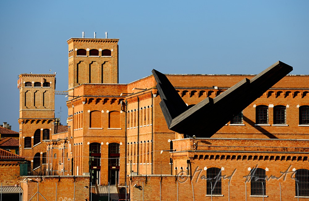 Industriegebäude im Hafen Porto di Venezia