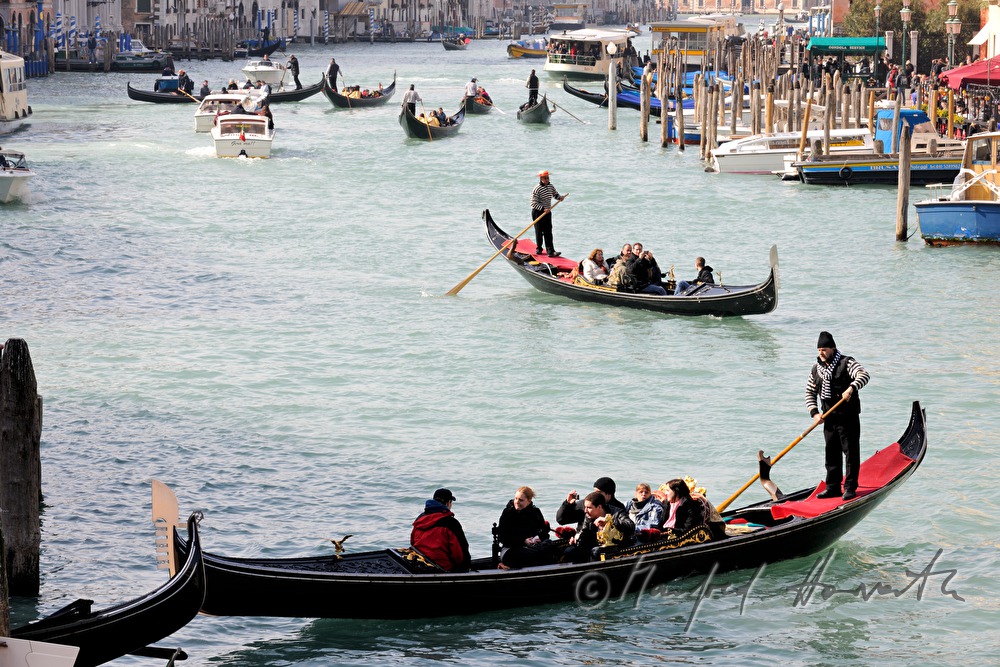 Gondeln auf dem Canal Grande und Riva del Carbon
