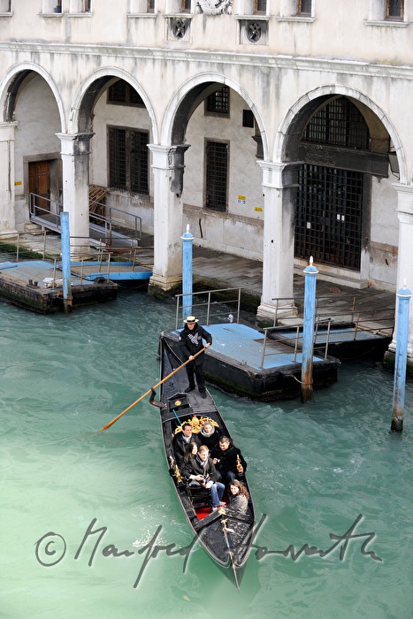 Gondel auf dem Canal Grande und Riva del Carbon