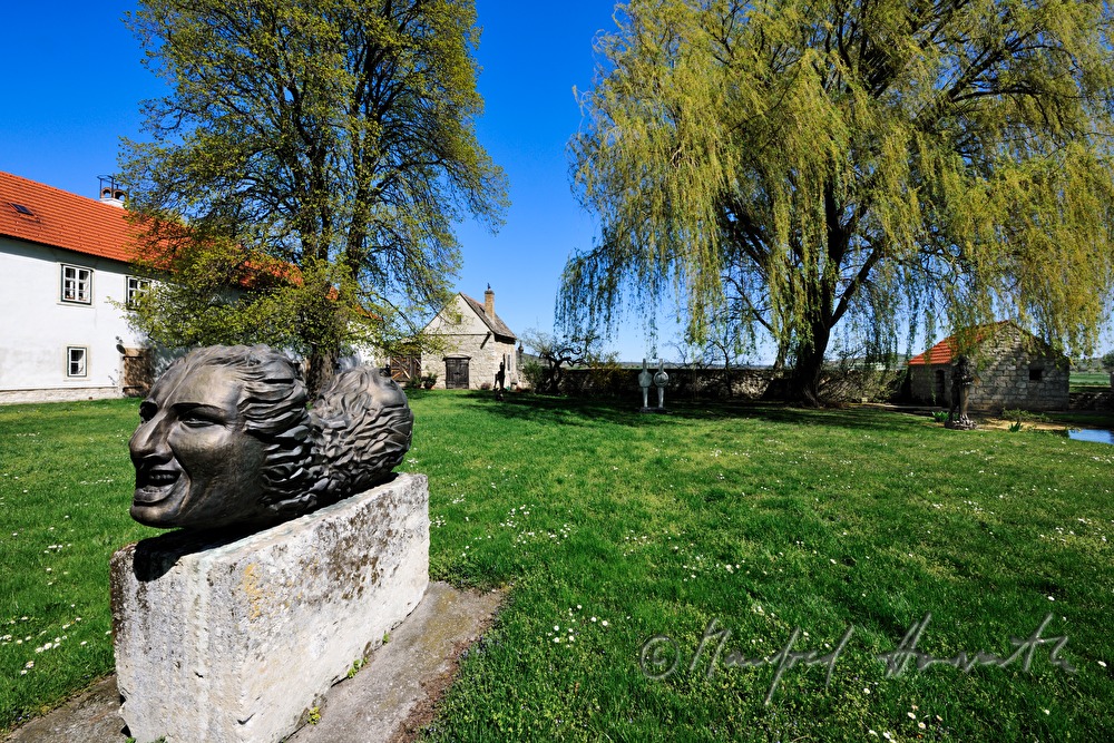 Bronzeskulptur im Landschaftspark und Gritsch-Mühle