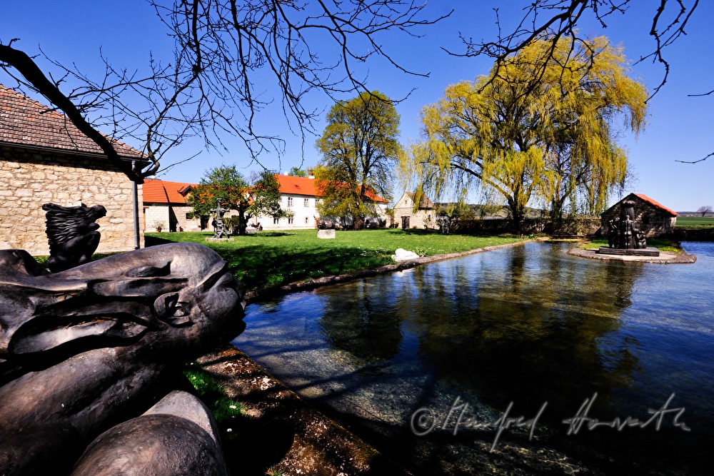 Bronzeskulptur im Landschaftspark und Gritsch-Mühle