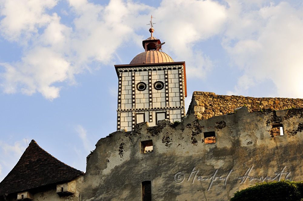Turm aus der Renaissance-Zeit und Burgmauer
