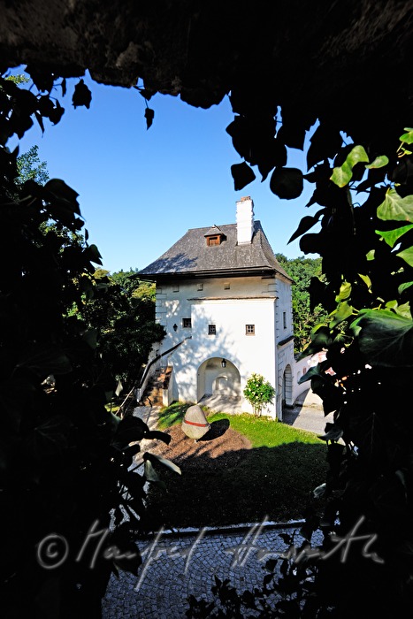 das Knappenstöckl beim Eingang der Renaissance-Burg