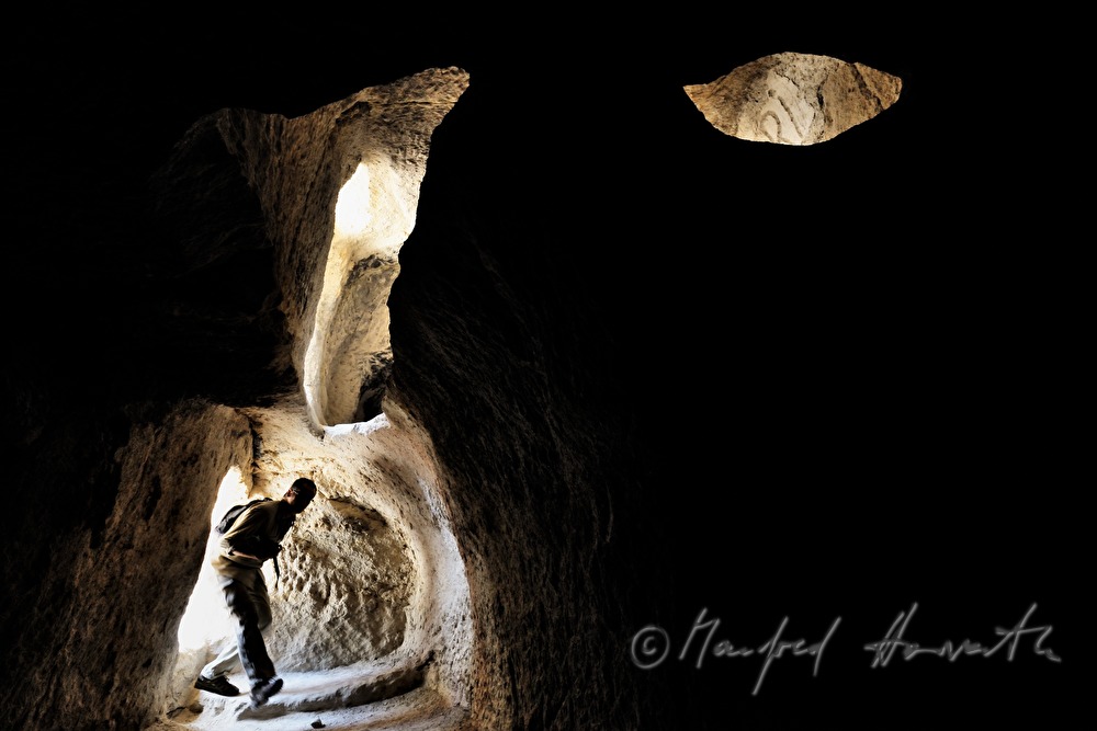 Eingang zu einer Wohnhöhle