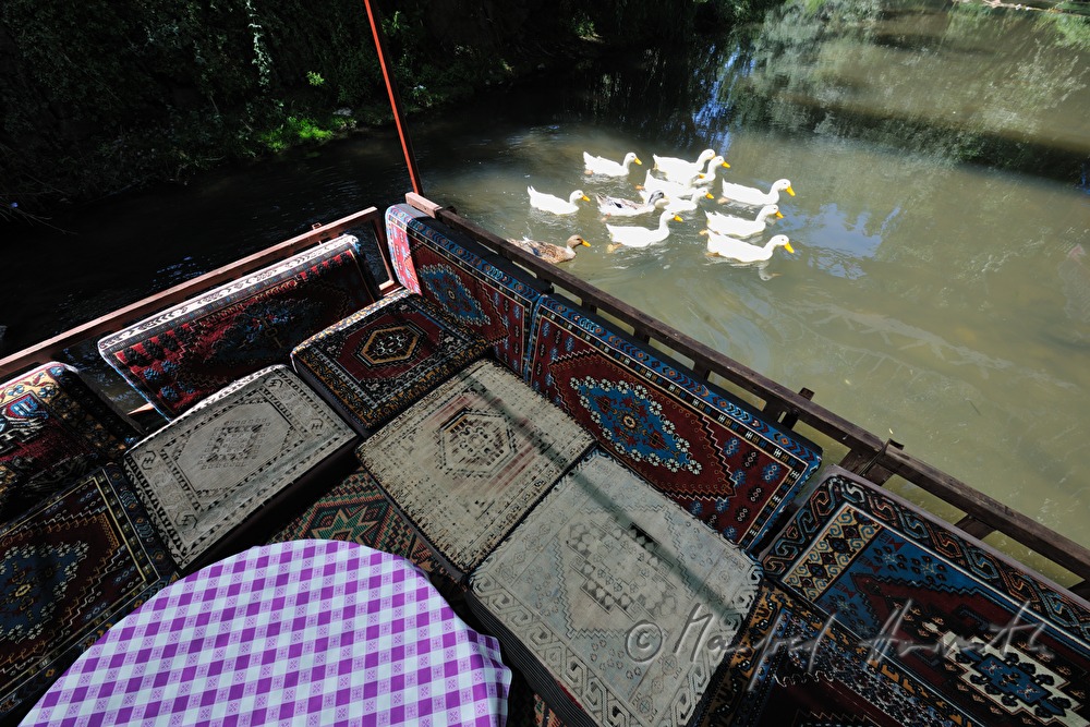 Cafe an einem Fluss