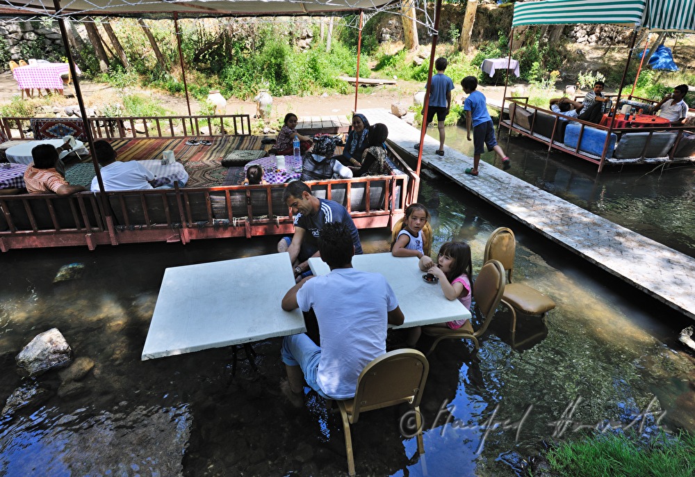 Cafe an einem Fluss