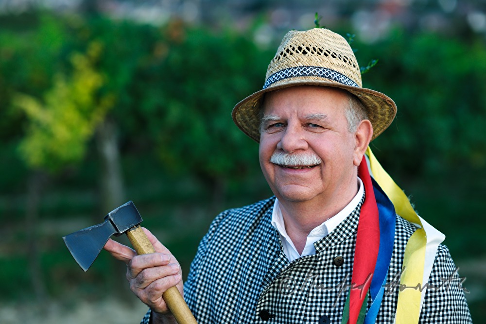 Kellergasenführer in typischer Tracht