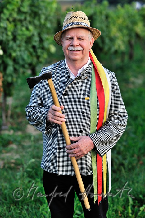 Kellergasenführer in typischer Tracht